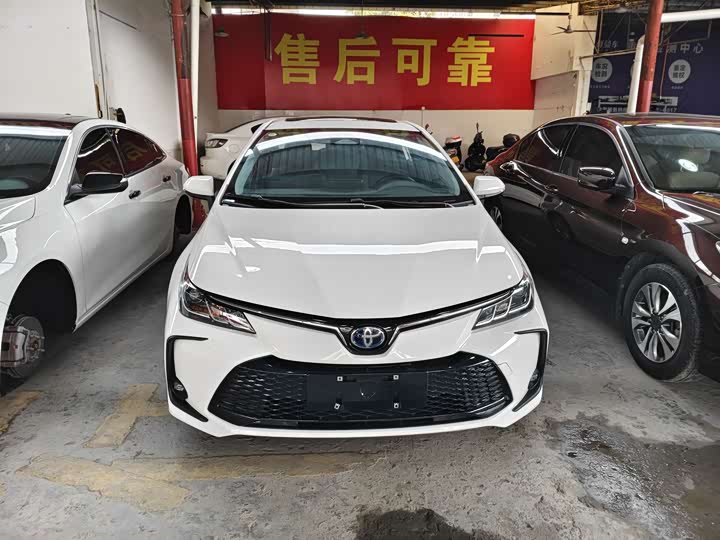 Фото 2 - Toyota Corolla