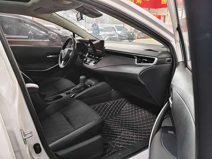 Фото 7 - Toyota Corolla