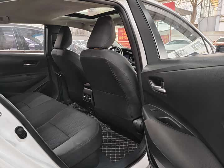 Фото 8 - Toyota Corolla