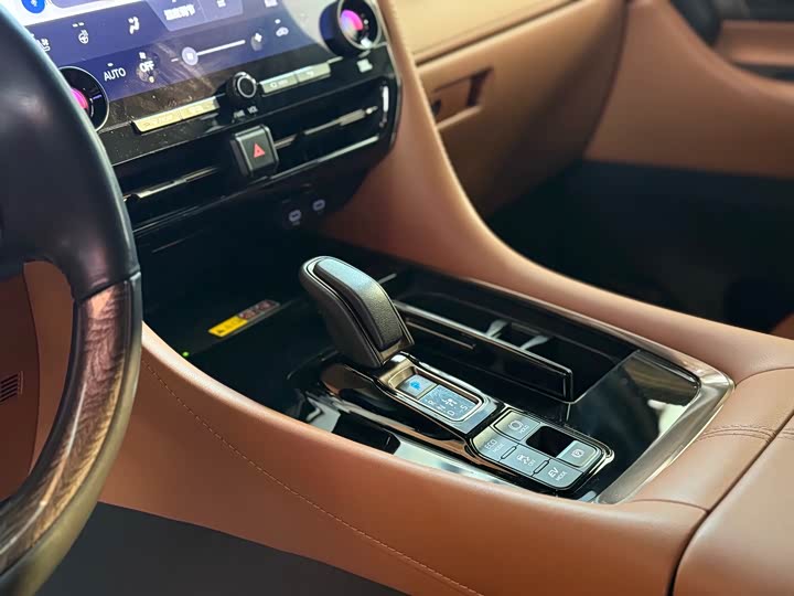 Фото 9 - Toyota Alphard