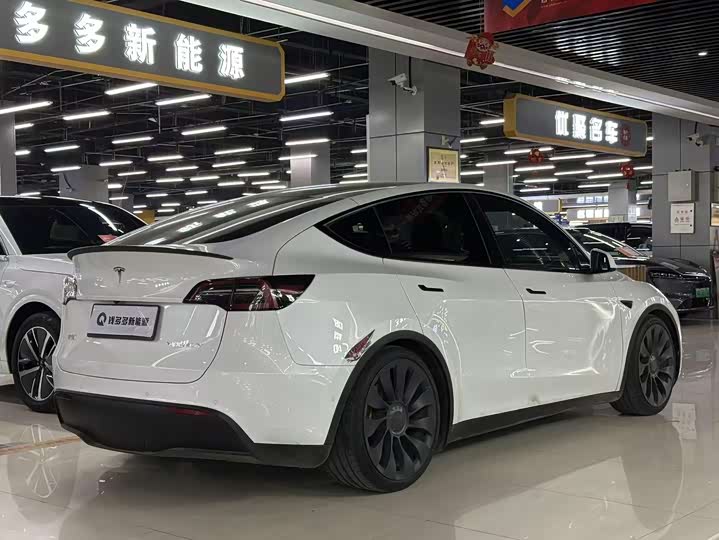 Фото 4 - Tesla Model Y