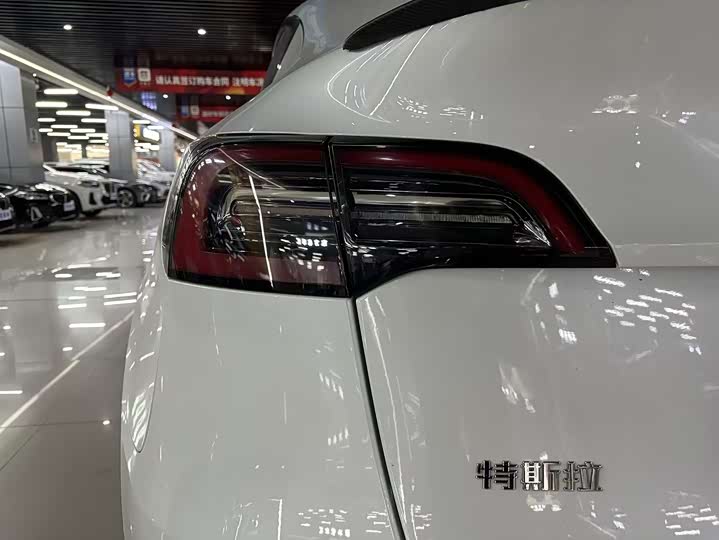 Фото 9 - Tesla Model Y