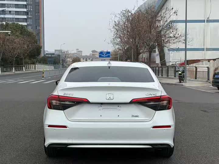 Фото 8 - Honda Civic