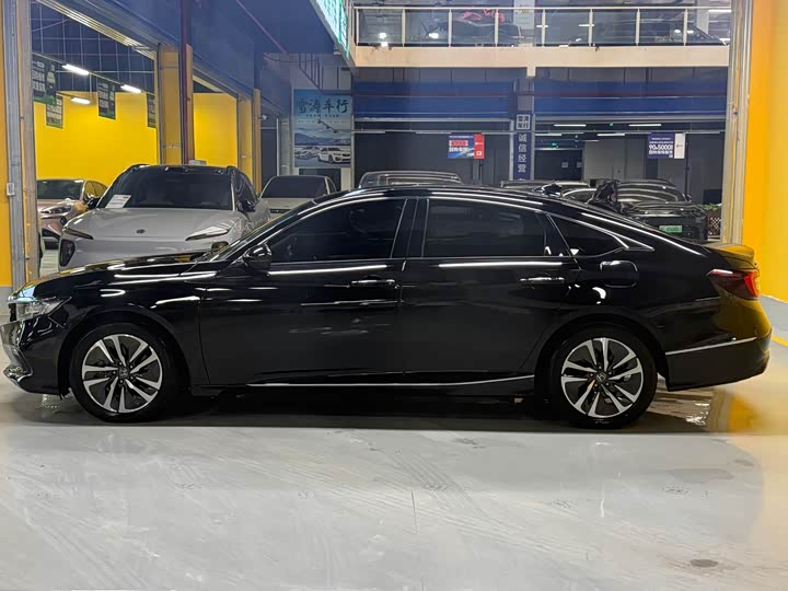 Фото 4 - Honda Accord