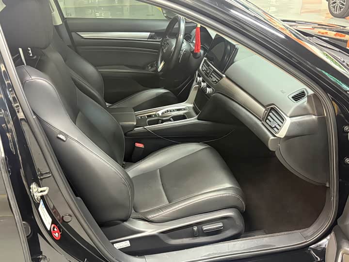 Фото 9 - Honda Accord