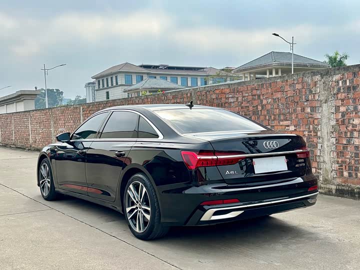 Фото 4 - Audi A6L