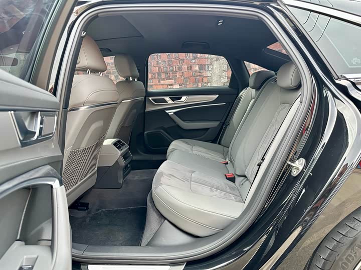 Фото 7 - Audi A6L