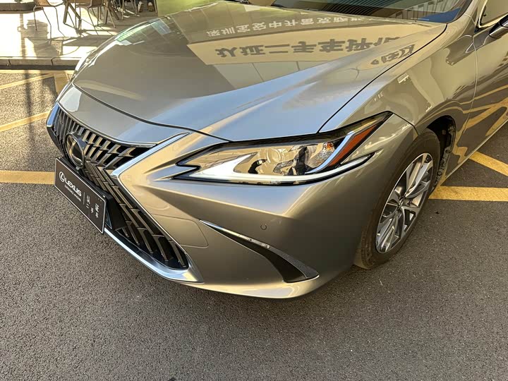 Фото 2 - Lexus ES