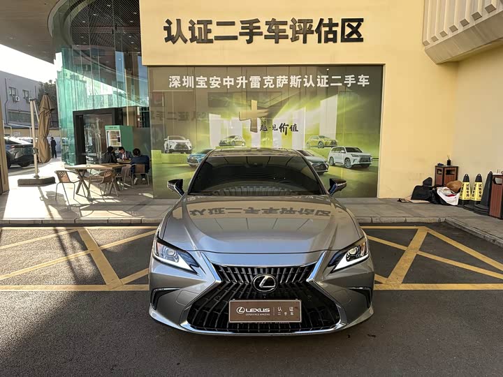 Фото 6 - Lexus ES