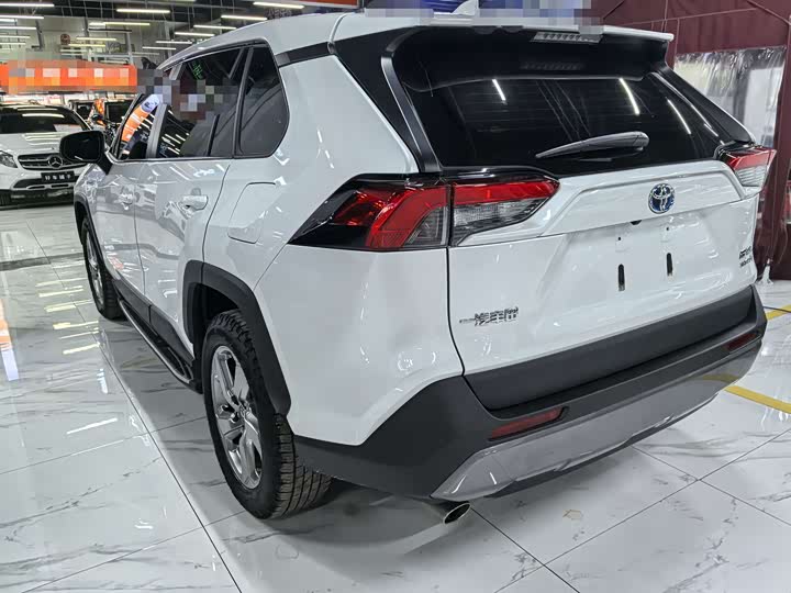 Фото 4 - Toyota RAV4
