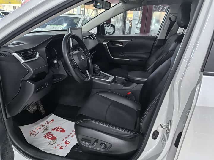 Фото 7 - Toyota RAV4