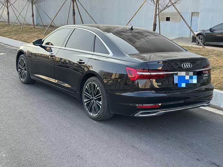 Фото 2 - Audi A6L