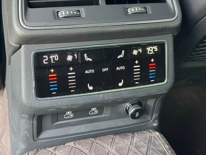 Фото 5 - Audi A6L