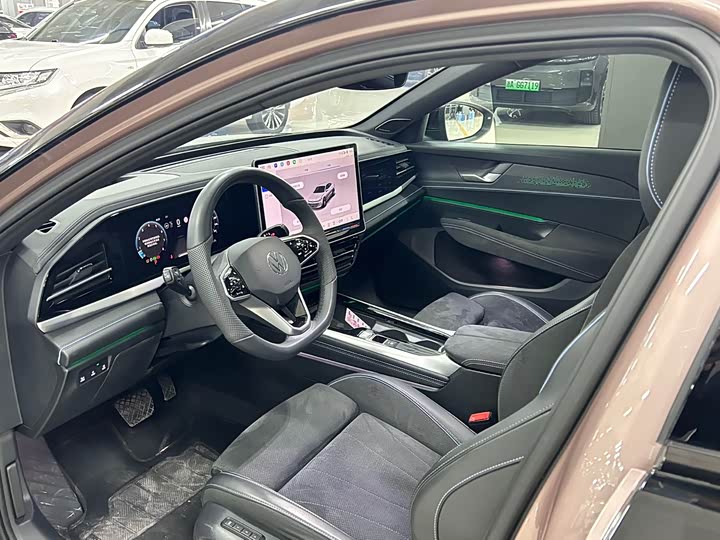 Фото 9 - Volkswagen Passat