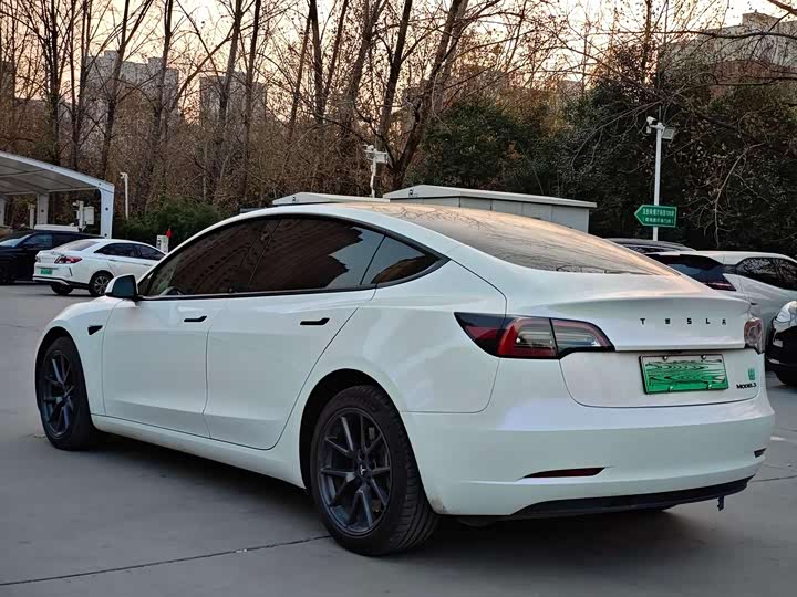 Фото 5 - Tesla Model 3