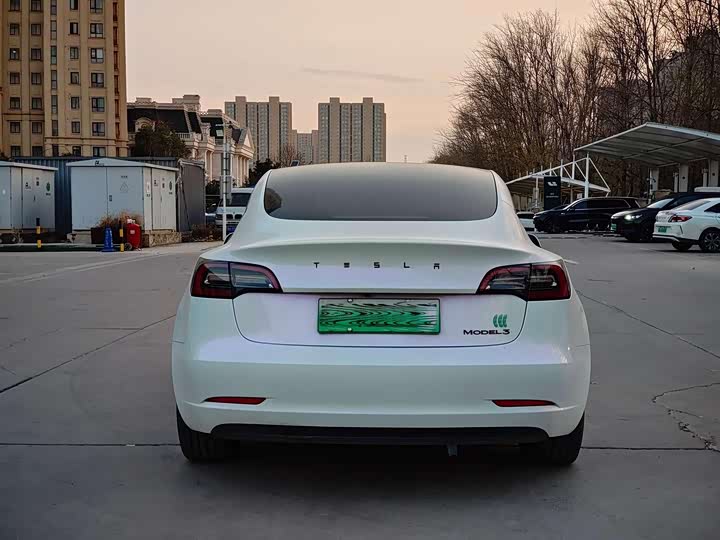 Фото 6 - Tesla Model 3