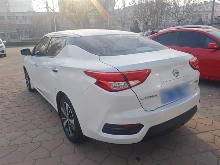 Фото 5 - Nissan Lannia