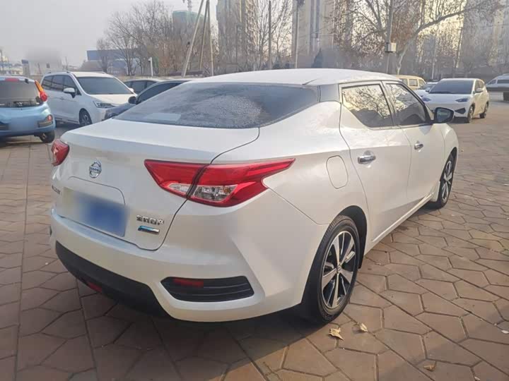 Фото 7 - Nissan Lannia