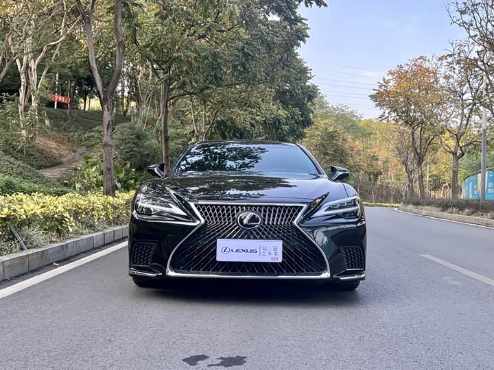 Фото 2 - Lexus LS