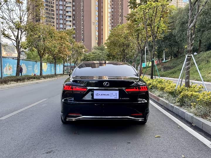 Фото 5 - Lexus LS