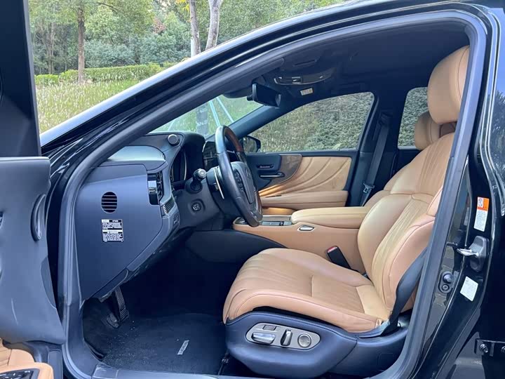 Фото 6 - Lexus LS