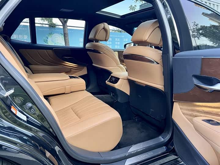 Фото 9 - Lexus LS