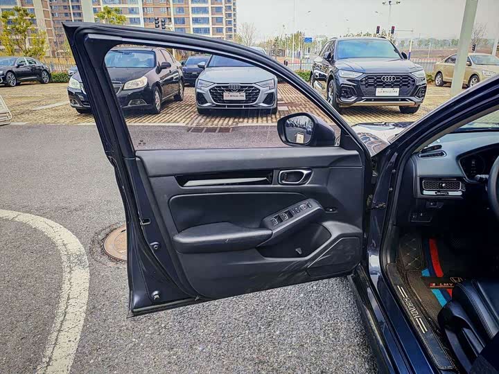 Фото 8 - Honda Civic