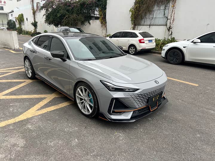 Фото 1 - Changan UNI-V