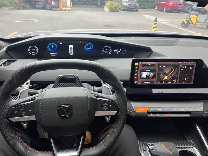 Фото 8 - Changan UNI-V