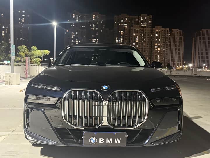 Фото 2 - BMW 7 Series