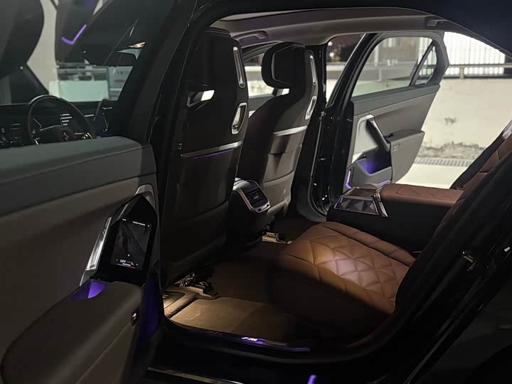 Фото 5 - BMW 7 Series