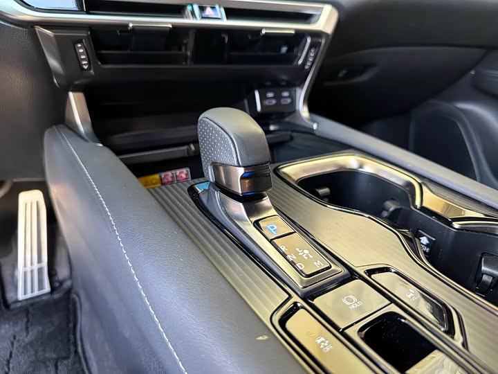 Фото 9 - Lexus RX