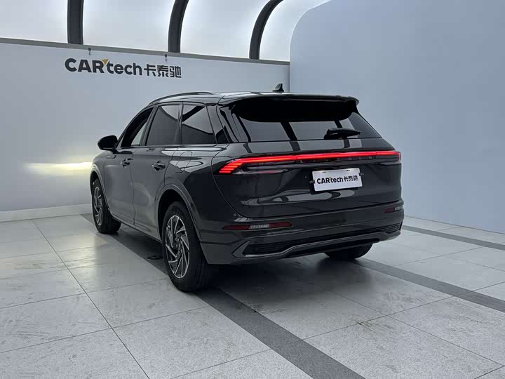 Фото 4 - Lincoln Corsair