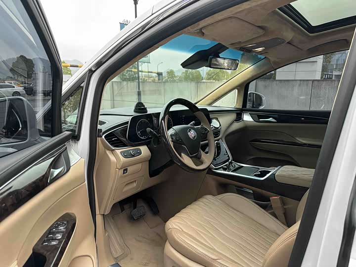 Фото 8 - Buick GL8 ES