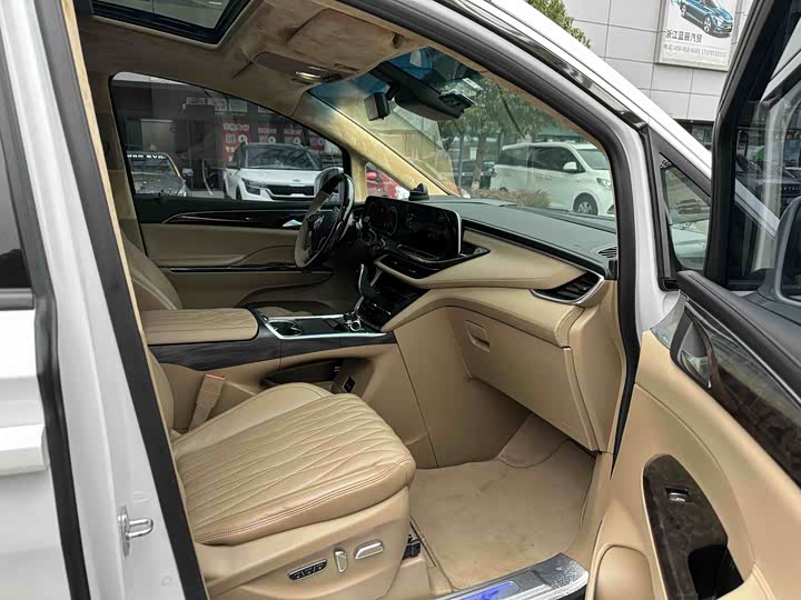 Фото 9 - Buick GL8 ES