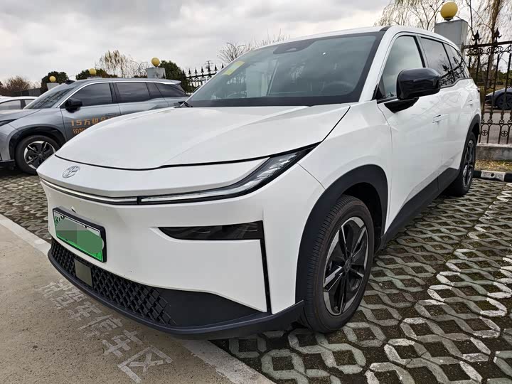 Фото 1 - Toyota bZ3X