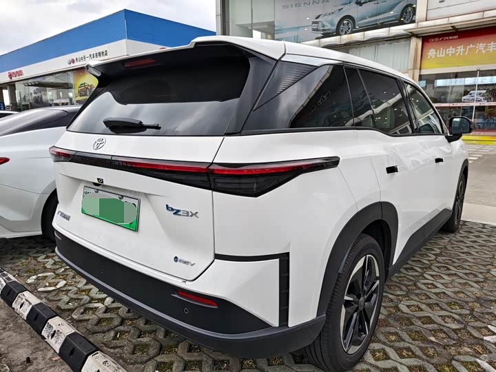 Фото 2 - Toyota bZ3X