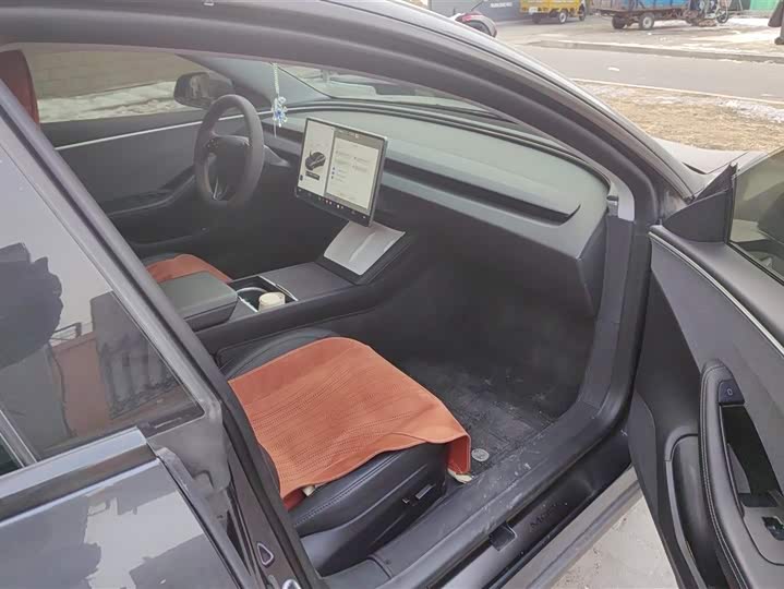 Фото 8 - Tesla Model 3