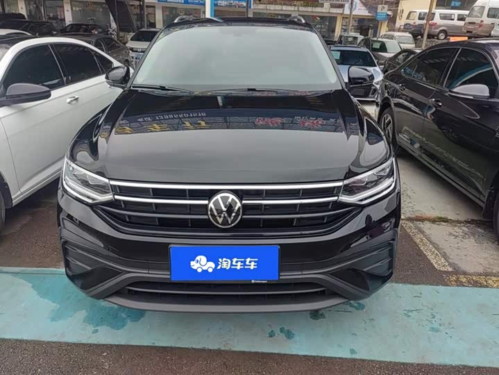 Фото 2 - Volkswagen Tiguan L Pro