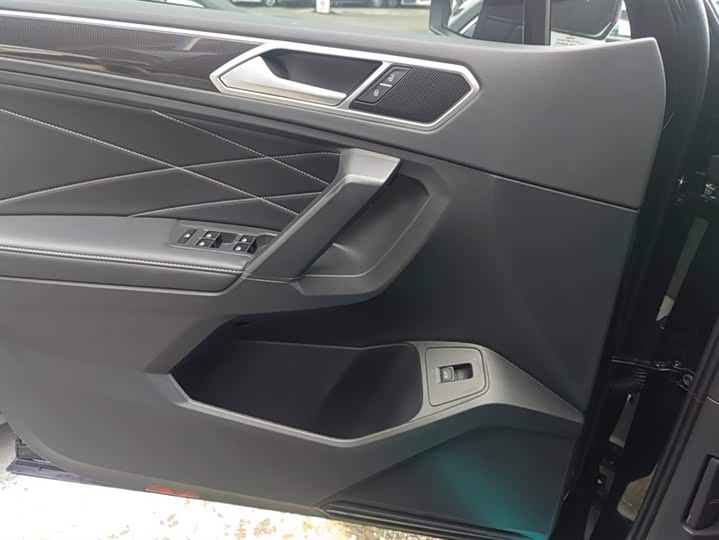 Фото 7 - Volkswagen Tiguan L Pro