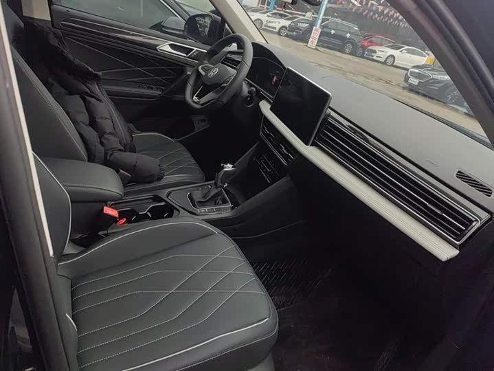 Фото 8 - Volkswagen Tiguan L Pro