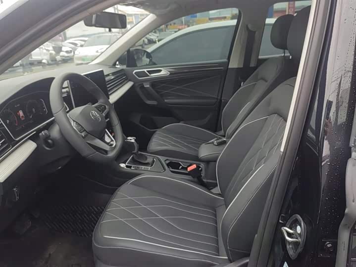 Фото 9 - Volkswagen Tiguan L Pro