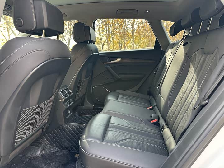 Фото 6 - Audi Q5L