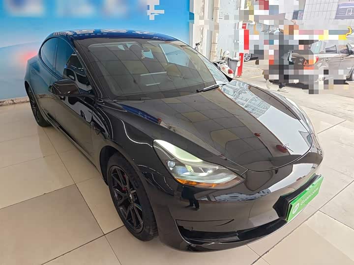 Фото 4 - Tesla Model 3