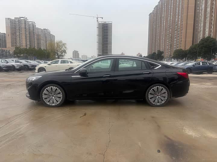 Фото 4 - Hongqi H5