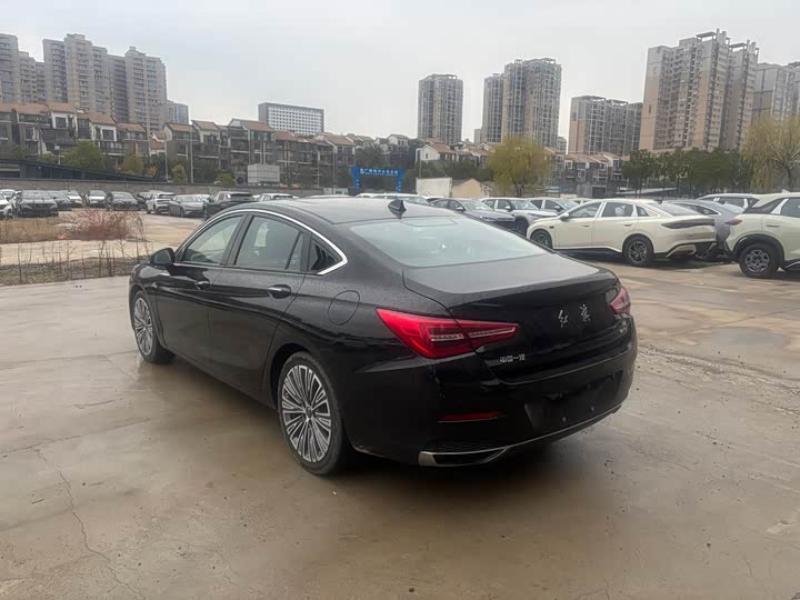 Фото 8 - Hongqi H5