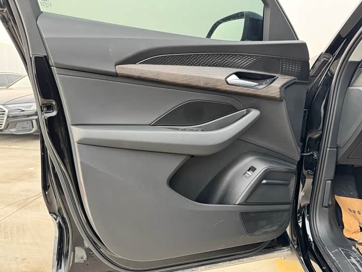 Фото 8 - Audi Q6