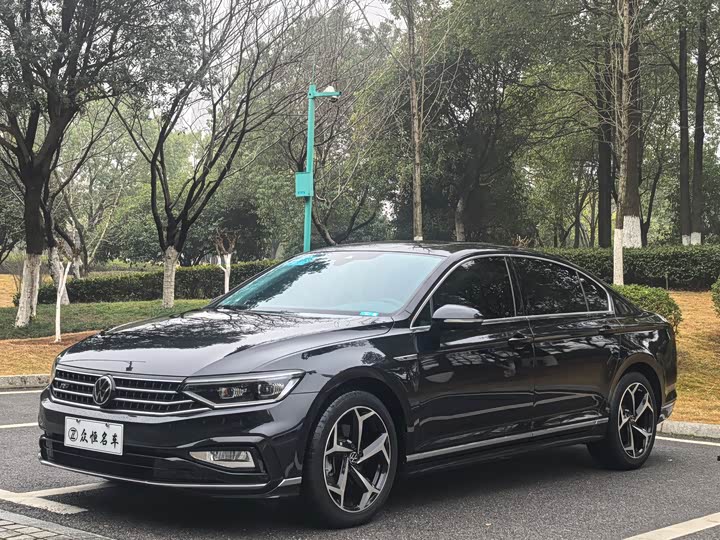 Фото 1 - Volkswagen Magotan