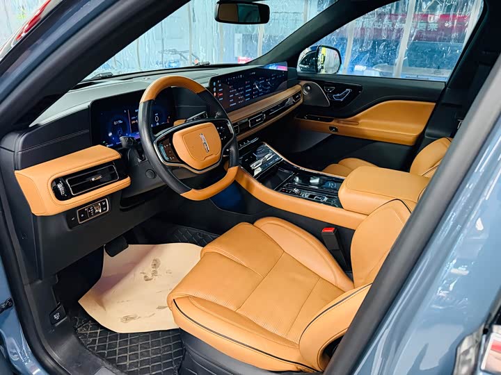 Фото 6 - Lincoln Aviator