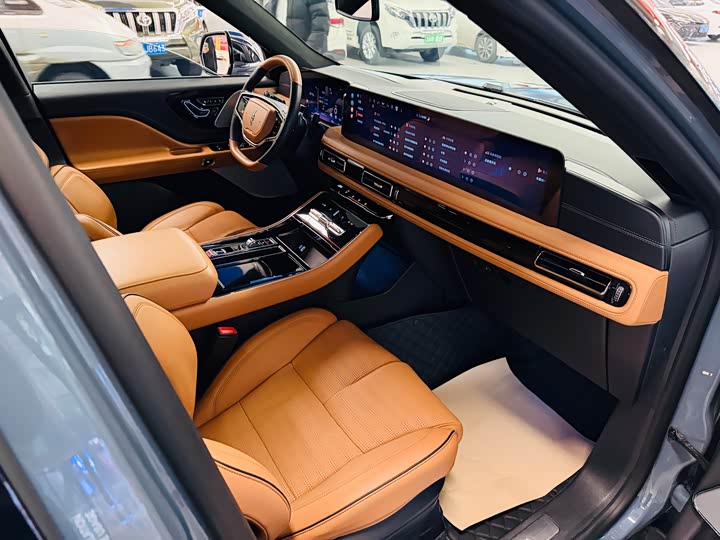 Фото 8 - Lincoln Aviator